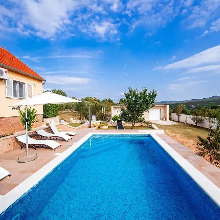 Charming With Private Pool In Dalmatia