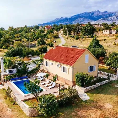 Charming With Private Pool In Dalmatia *