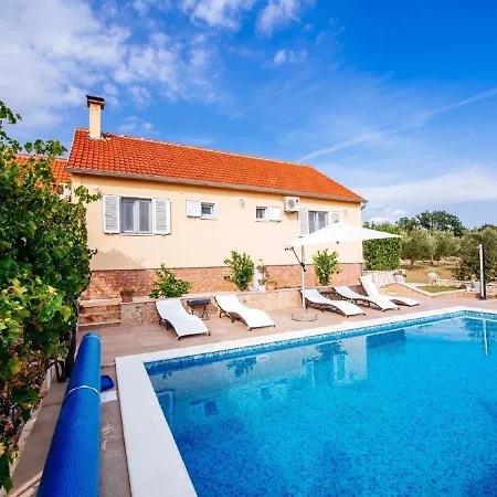 Charming With Private Pool In Dalmatia *